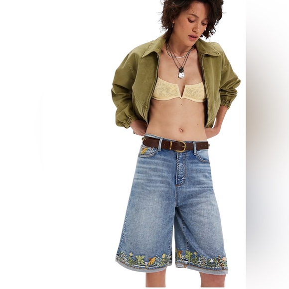 Driftwood Long X Peeking Petal Shorts Size 33